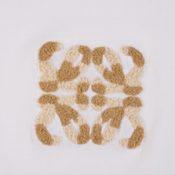 一目惚れ♪ ロエベ スーパーコピー 2024夏の新作タオル刺繍ロゴ刺繍オールインワンネック半袖Tシャツ