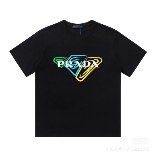 新作 プラダ 激安通販 の胸元ロゴをプリントした肌感カバーラウンドネックTシャツ2色
