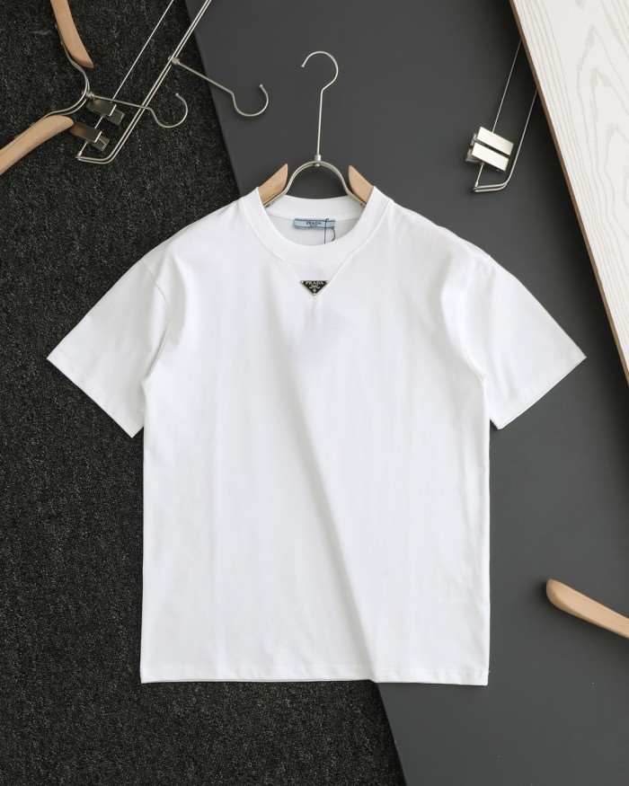 ★超人気 プラダ コピー 24ss新型胸もと定番鉄ロゴ半袖Tシャツ2色