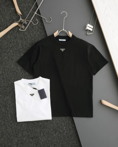 ★超人気 プラダ コピー 24ss新型胸もと定番鉄ロゴ半袖Tシャツ2色