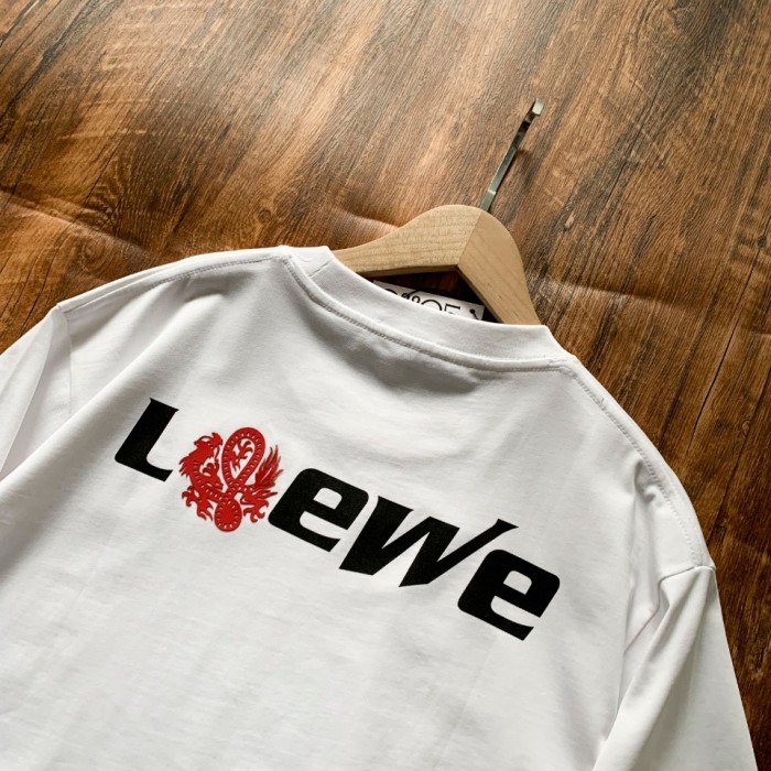 日本未入荷 ロエベ 激安偽物 重工刺繍男女同型丸首Tシャツ