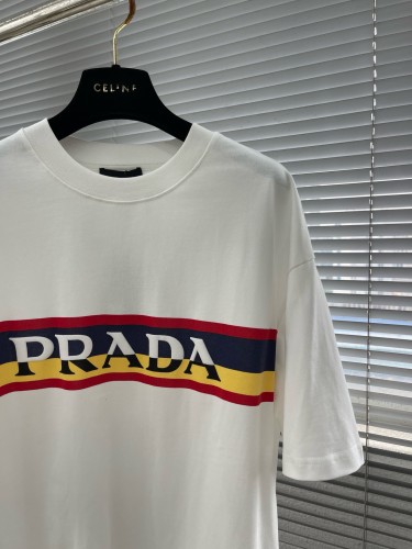 追跡付 プラダ 激安通販 2024 ss最新レザーロゴ発泡丸首半袖Tシャツ
