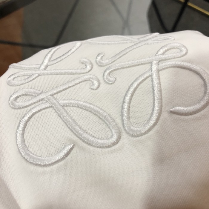【限定】 ロエベ スーパーコピー 2024春夏新作刺繍ロゴラウンドネックショートT
