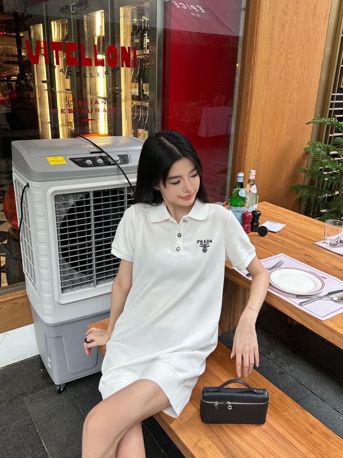 大人気 プラダ n級品 24 ss新作ワンピース2色