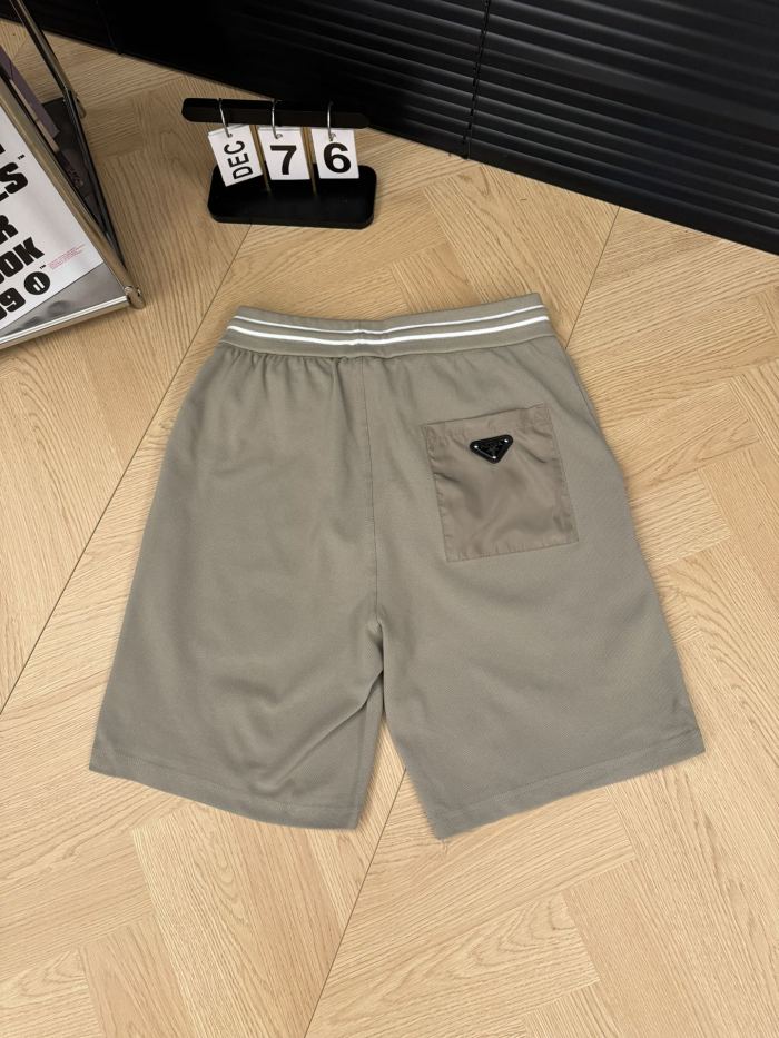 ★超人気 プラダ 激安偽物トップエディション夏のシンプルバックポケット三角ロゴペアルックショーツ2色