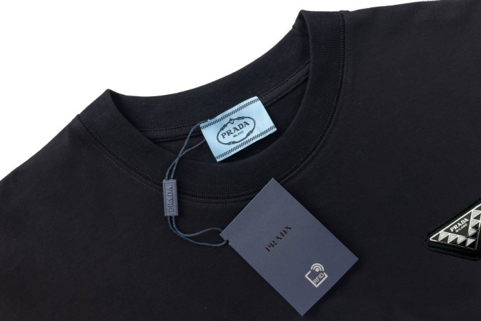 【話題商品！】プラダ コピー 2024新型丸首半袖Tシャツの色