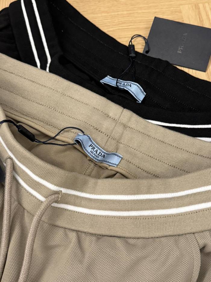 ★超人気 プラダ 激安偽物トップエディション夏のシンプルバックポケット三角ロゴペアルックショーツ2色