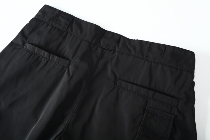 累積売上総額第１位！プラダ コピー 24 SS三角標工装ポケット機能パンツ