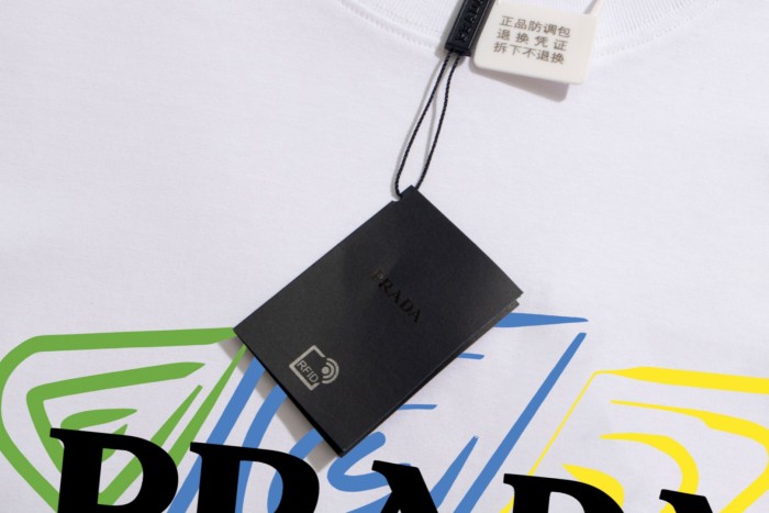 超奇跡の入荷☆ プラダ 激安偽物 2024新型丸首半袖Tシャツの色