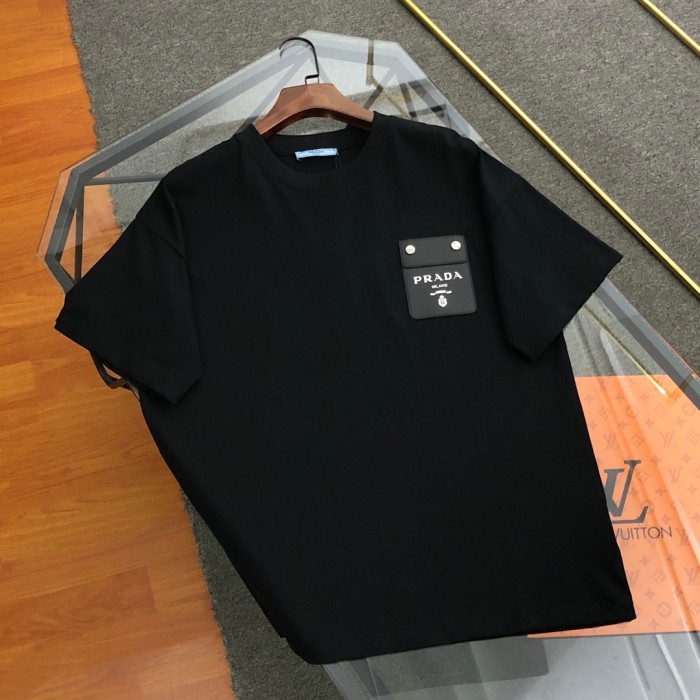 超話題! プラダ コピー 2024定番シリコンロゴポケット半袖Tシャツ