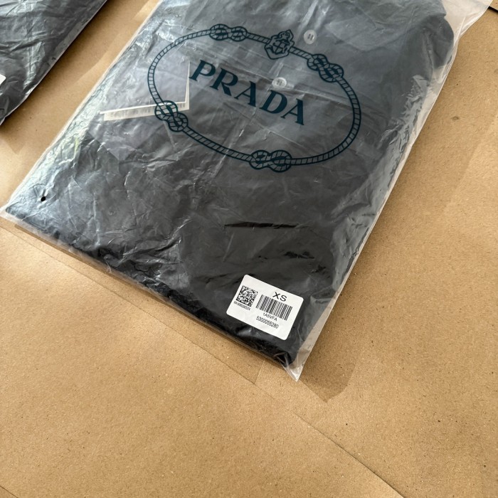 ★超人気 プラダ n級品 三角手縫いロゴポロシャツ