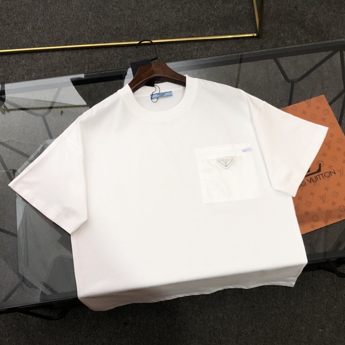 稀少 プラダ 偽物通販 2024新作定番鉄ロゴポケット半袖Tシャツ