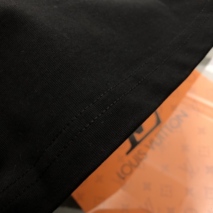 超話題! プラダ コピー 2024定番シリコンロゴポケット半袖Tシャツ
