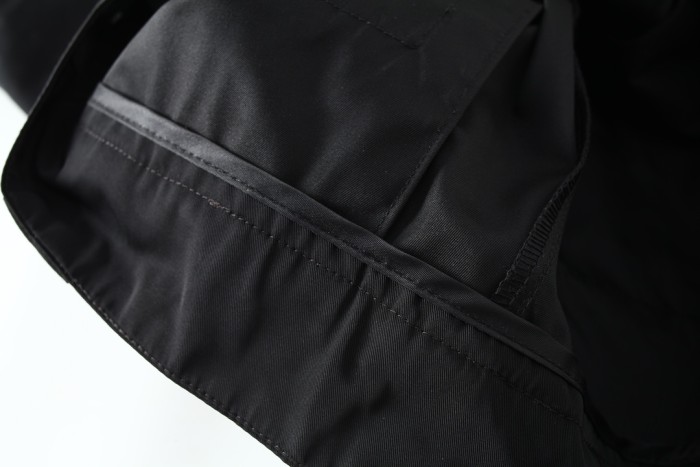 累積売上総額第１位！プラダ コピー 24 SS三角標工装ポケット機能パンツ