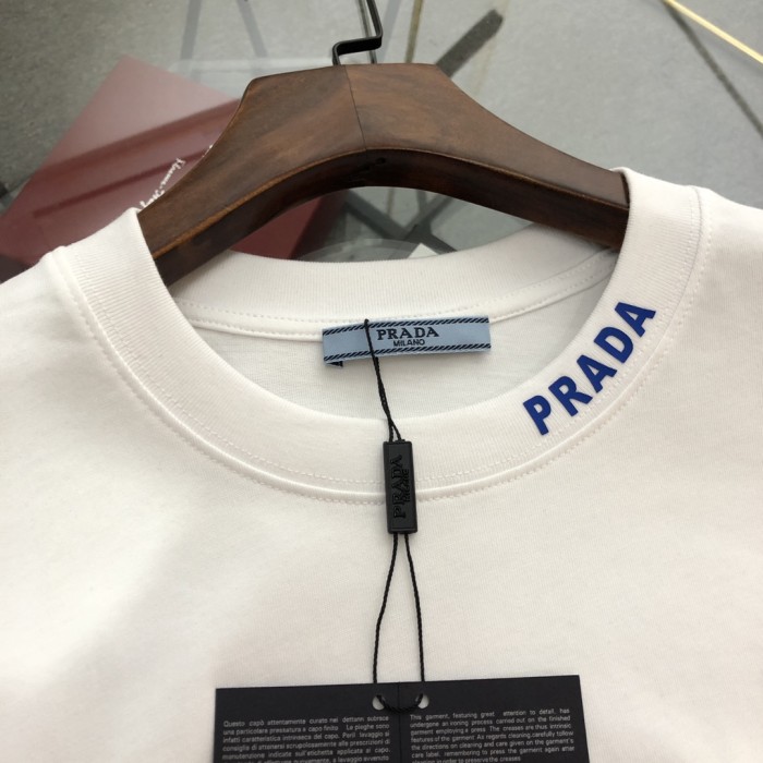追跡付 プラダ n級品 2024新作ラベリングロゴ半袖Tシャツ