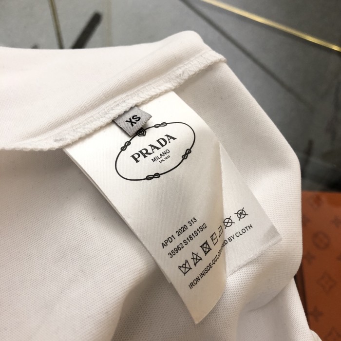 追跡付 プラダ n級品 2024新作ラベリングロゴ半袖Tシャツ