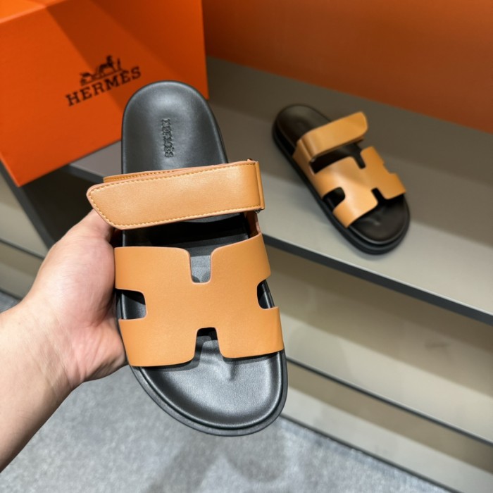 追跡付 エルメス コピー の新型メンズ サンダル