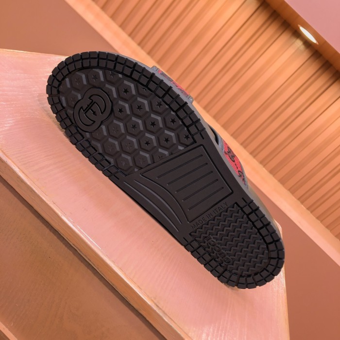 ★超人気 グッチ 激安偽物 の新型メンズ サンダル
