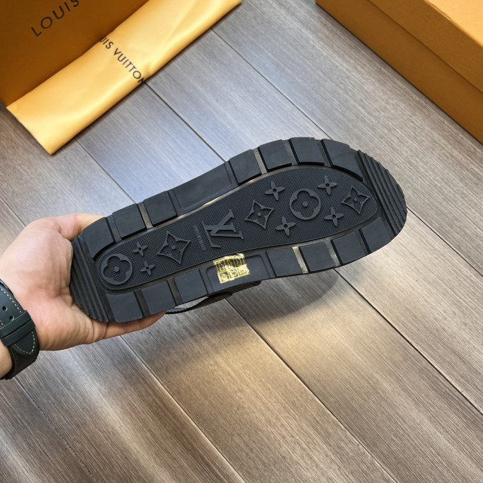 日本未入荷 ルイヴィトン コピーおすすめ の新型メンズ サンダル