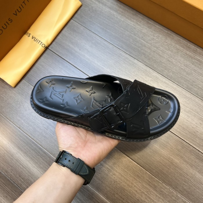 入手困難 ルイヴィトン コピーおすすめ の新型メンズ サンダル
