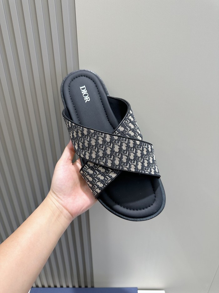 日本未入荷 ディオール スーパーコピー 男性用本革スリッパ