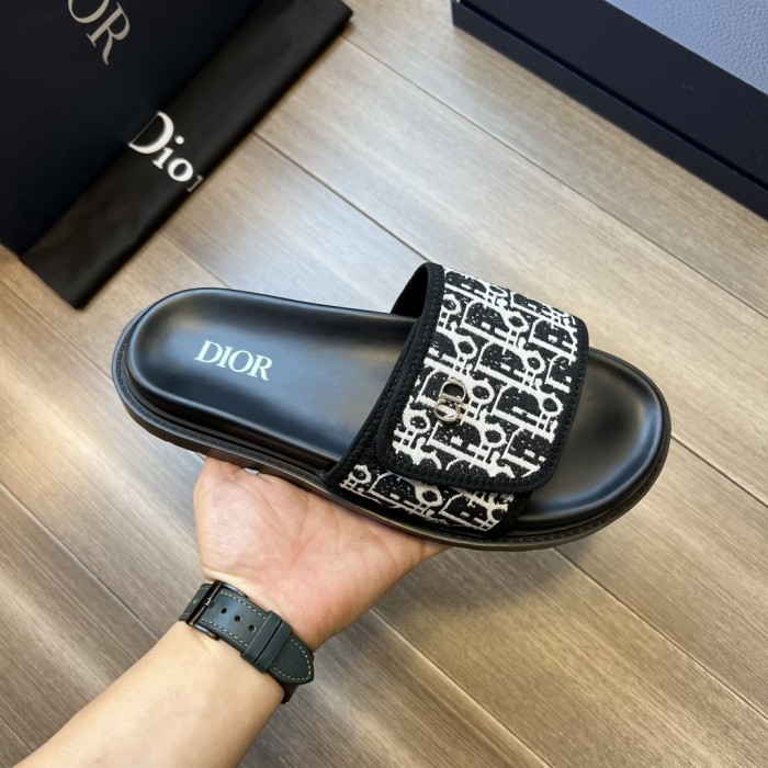 【話題商品！】 ディオール 激安偽物 の新型メンズ サンダル