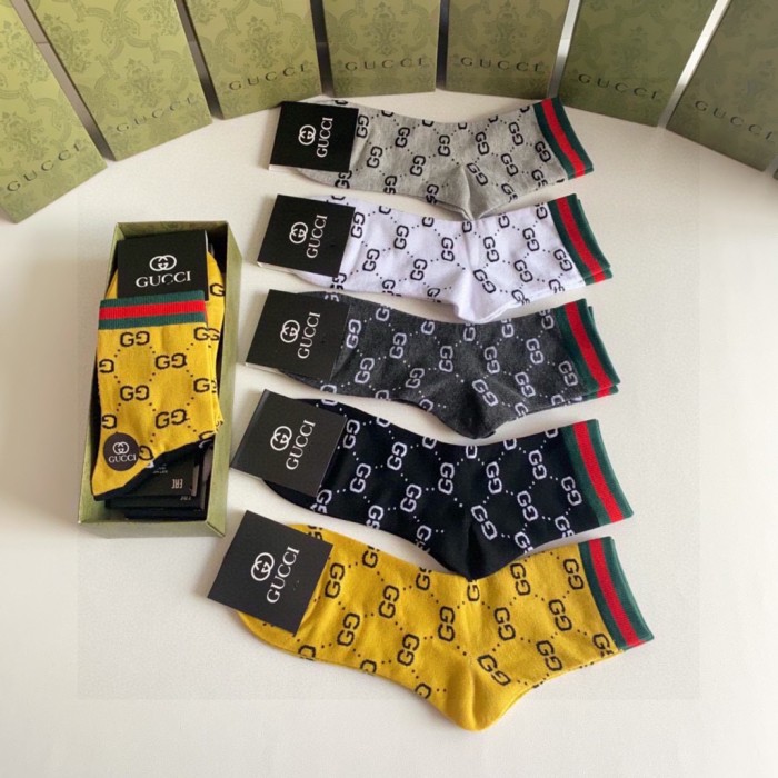 稀少 グッチ 激安通販 の新定番ミドル丈スタッズソックス
