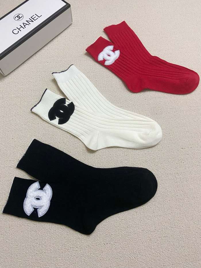 超奇跡の入荷☆ シャネル n級品 クラシックアルファベットロゴダブルニードルニットコットンミッドソックス