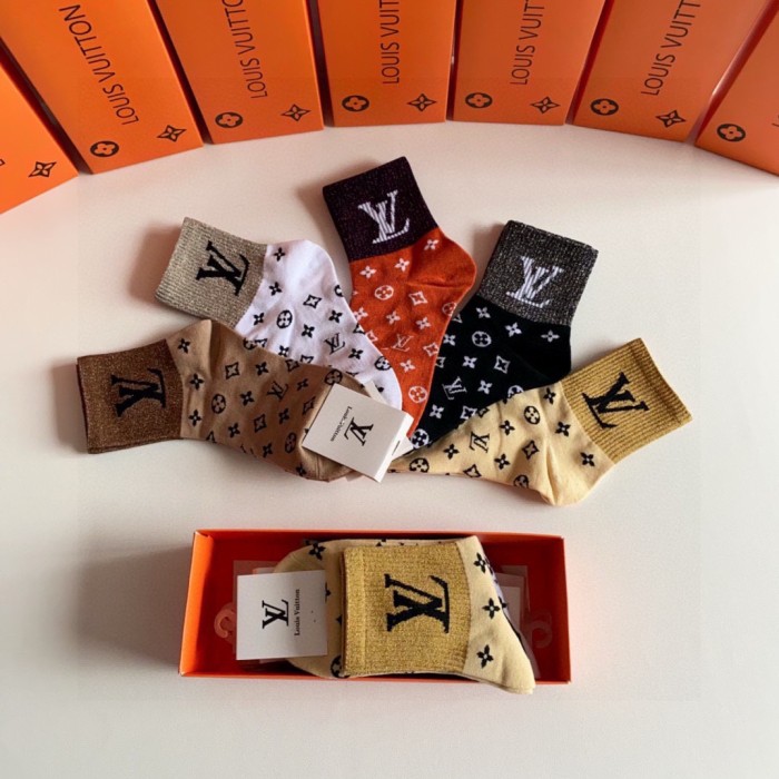★超人気 ルイヴィトン 激安通販 の新作ミドル丈スタッズソックス