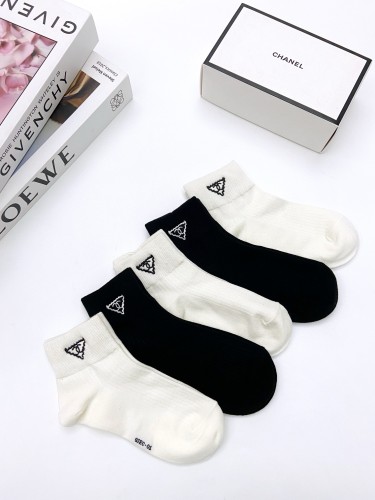 【限定】シャネル n級品 の定番アルファベットロゴ純綿ショートソックス