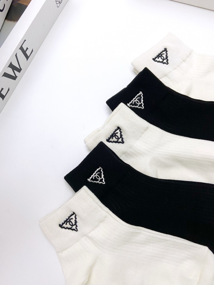 【限定】シャネル n級品 の定番アルファベットロゴ純綿ショートソックス