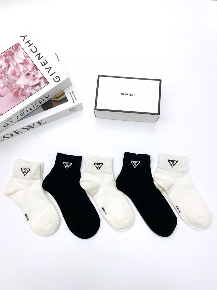 【限定】シャネル n級品 の定番アルファベットロゴ純綿ショートソックス