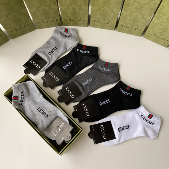 【限定】グッチ 激安通販 の新作中短タイプスタッズソックス