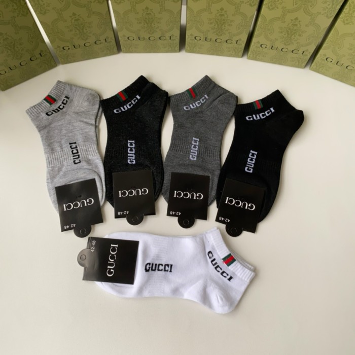 【限定】グッチ 激安通販 の新作中短タイプスタッズソックス