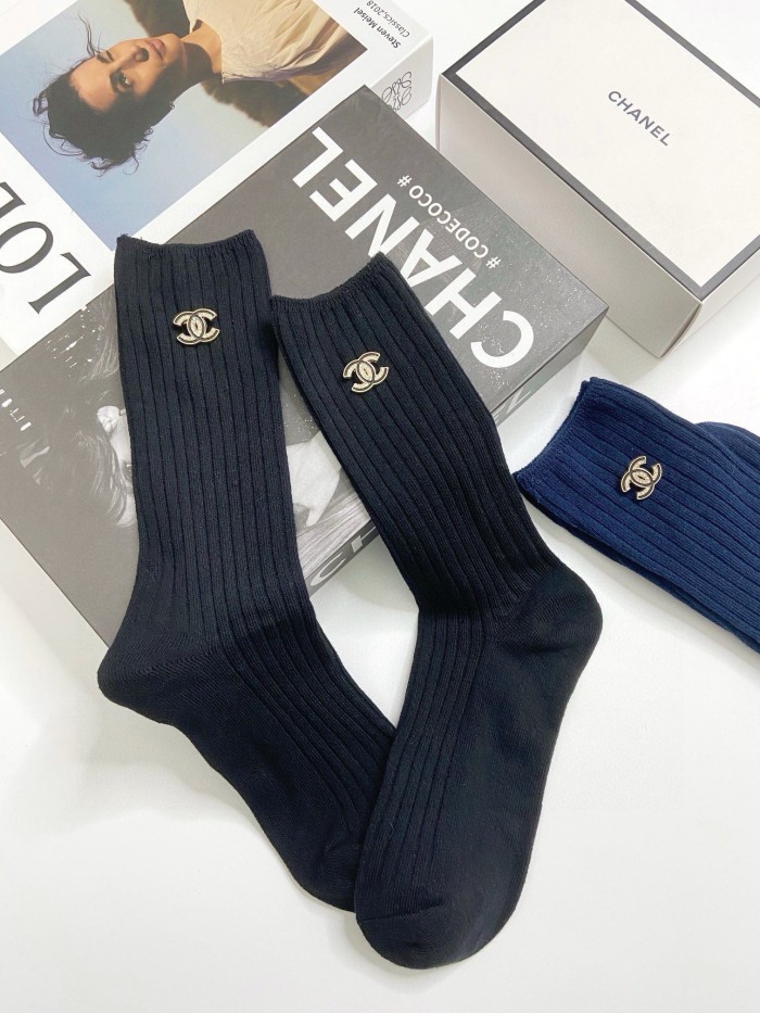 【限定】 シャネル 偽物通販 クラシックアルファベットロゴダブルニードルニットコットンミッドソックス