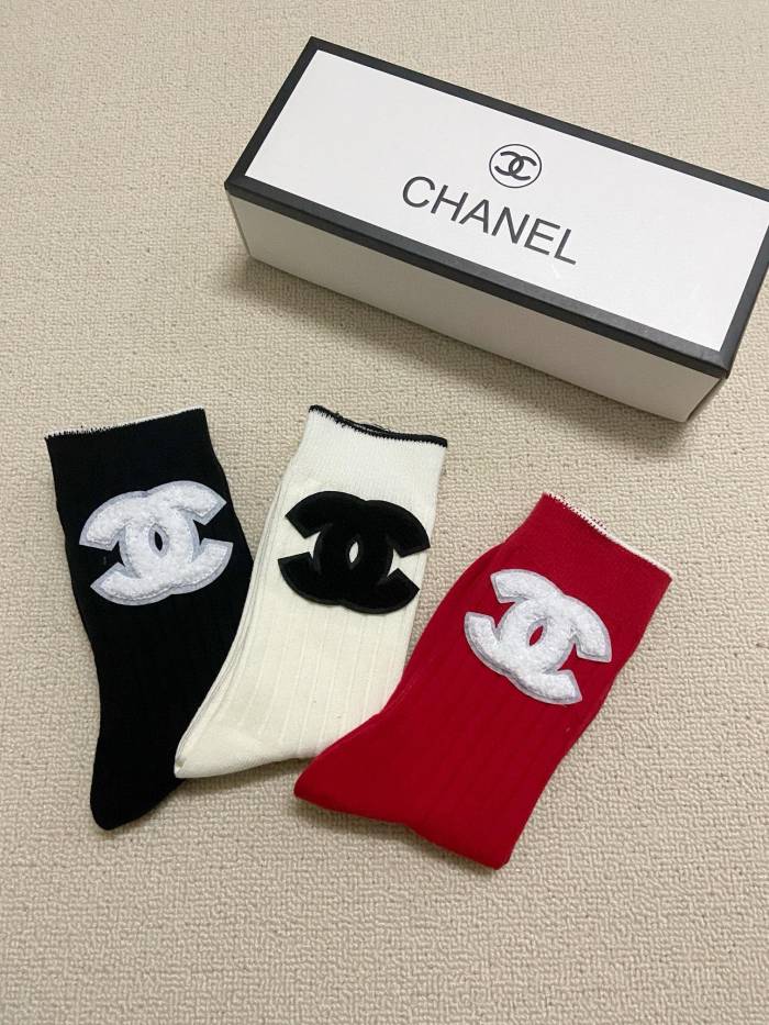 超奇跡の入荷☆ シャネル n級品 クラシックアルファベットロゴダブルニードルニットコットンミッドソックス