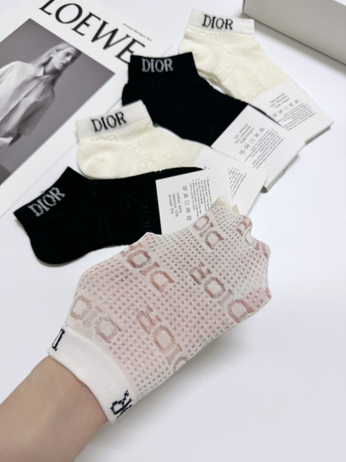 日本未入荷 ディオール n級品 クラシックアルファベットロゴ夏の薄手エアコンソックス