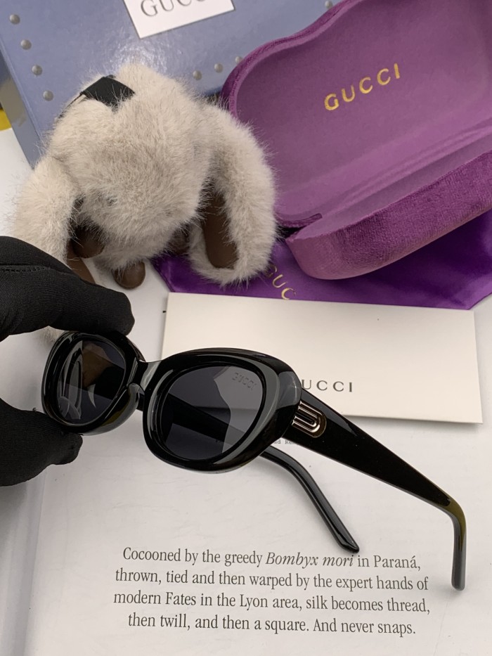 入手困難 グッチ コピー Gucci定番のフレームデザインで3色