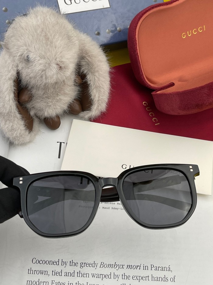 超奇跡の入荷☆ グッチ n級品 春夏の最新眼鏡2色