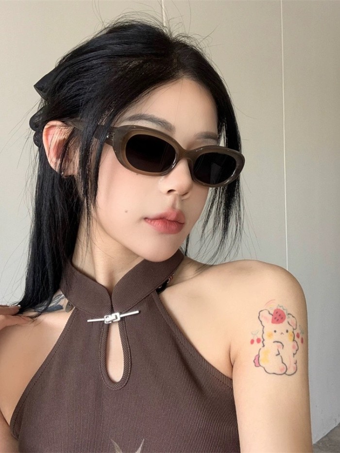 入手困難 グッチ コピー Gucci定番のフレームデザインで3色