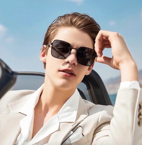 超話題! グッチ コピー 2024新型男女カップルサングラス多角形サングラス3色