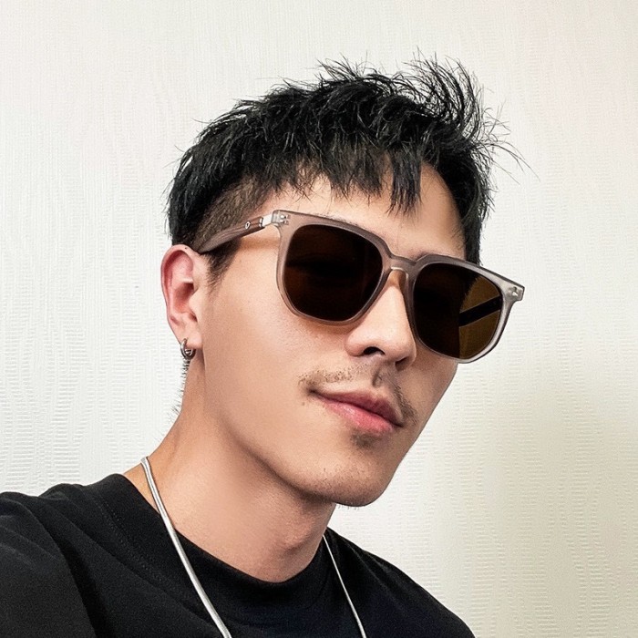 超奇跡の入荷☆ グッチ n級品 春夏の最新眼鏡2色