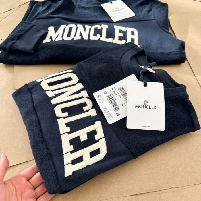 【限定】 モンクレール 激安通販 24 FWタオル生地の胸元刺繍下地長袖丸首衛衣の男女同型