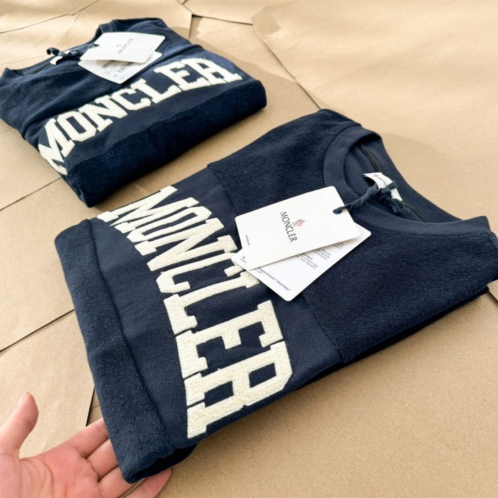 【限定】 モンクレール 激安通販 24 FWタオル生地の胸元刺繍下地長袖丸首衛衣の男女同型