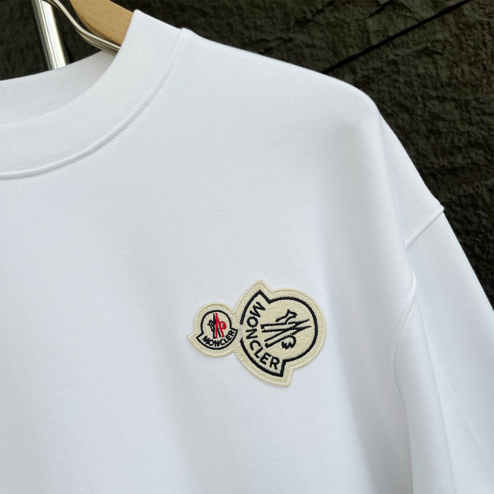 超奇跡の入荷☆ モンクレール 偽物通販 定番のフードコートゆったりタイプ