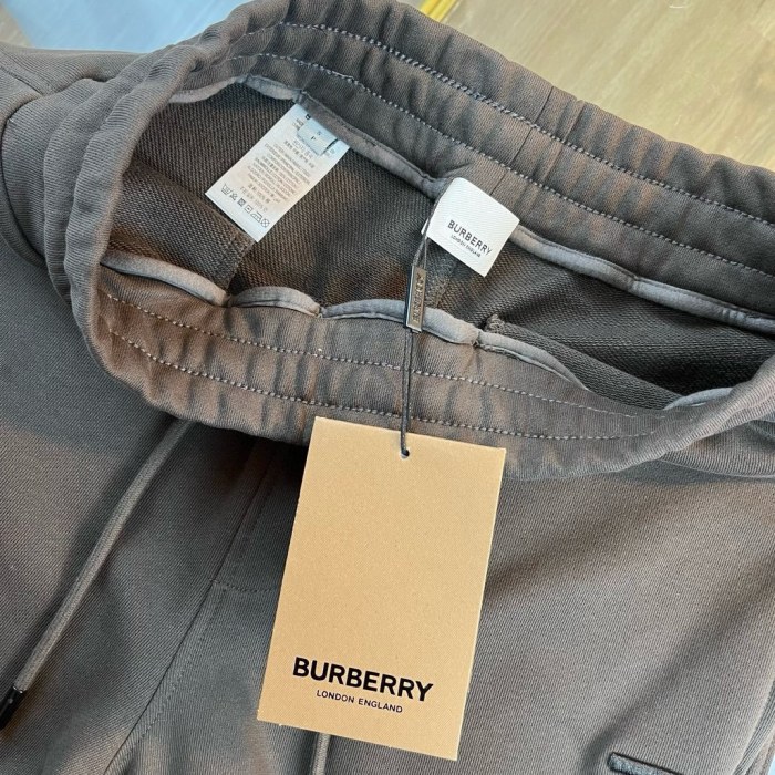 日本未入荷 バーバリー コピーおすすめ BURBERRY 2024新作アップリケロゴパンツ2色