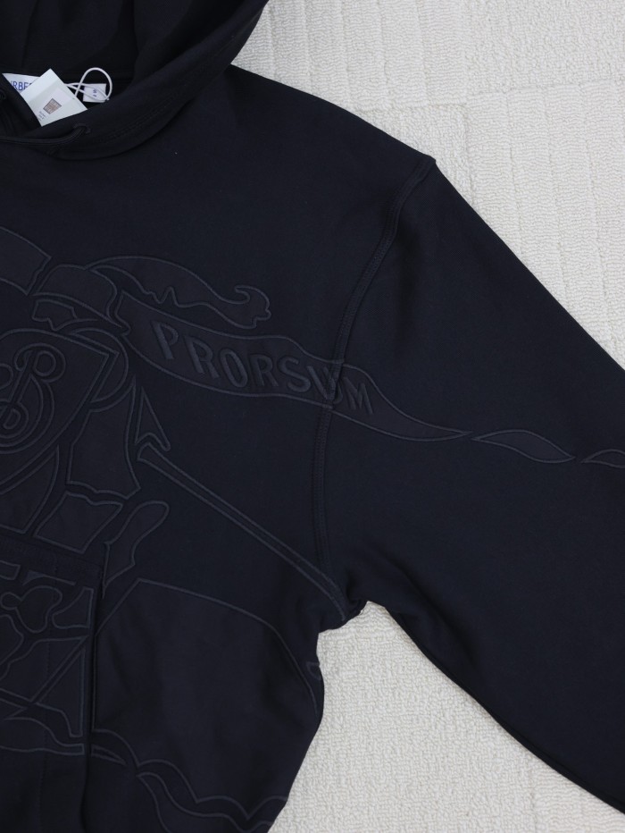 日本未入荷 バーバリー 偽物通販 24新作布刺繍戦馬バッジ連帽加絨衛衣