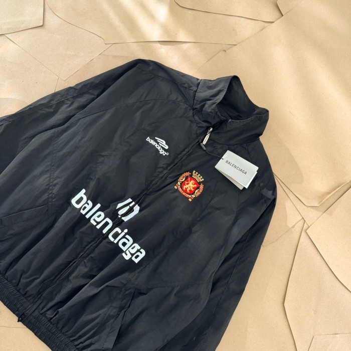 超奇跡の入荷☆ バレンシアガ コピー 24マンチェスター・ユナイテッドサッカージャージコート