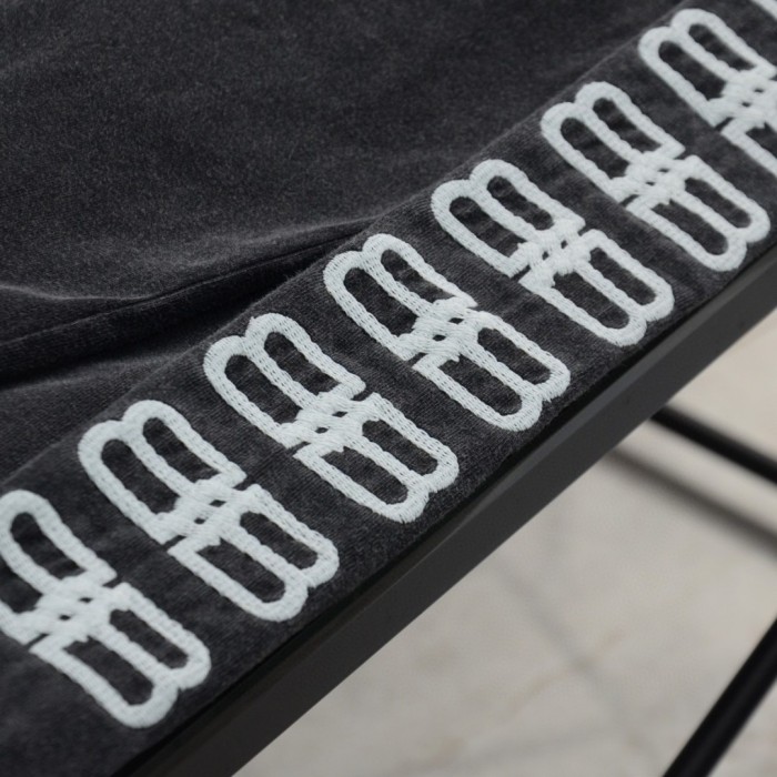 ★超人気 バレンシアガ 偽物通販 Balenciaga水洗いシリアルBB刺繍長袖パーカーTシャツ