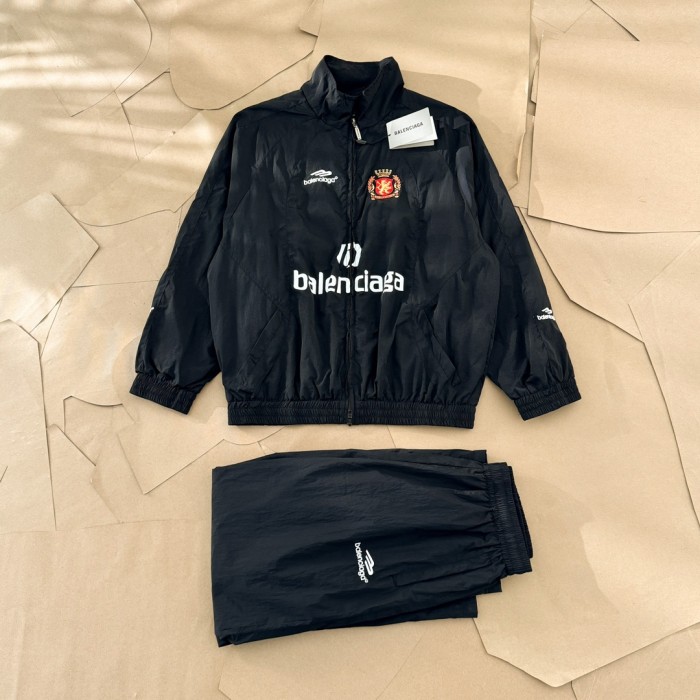 超奇跡の入荷☆ バレンシアガ コピー 24マンチェスター・ユナイテッドサッカージャージコート